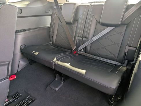 Used 2025 Volkswagen Atlas SE image 29