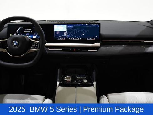 Used 2025 BMW 530i xDrive w/ Premium Package image 8