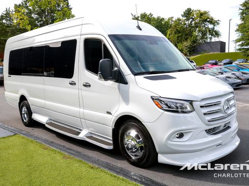 Used 2023 Mercedes-Benz Sprinter 3500 image 3