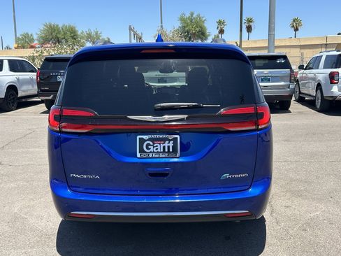Used 2021 Chrysler Pacifica Limited w/ Premium & Safety Sphere Group FWD image 5