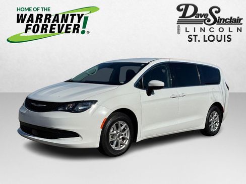 Used 2023 Chrysler Voyager LX image 1