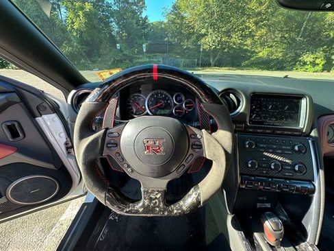 Used 2014 Nissan GT-R Premium w/ Premium Interior Package image 23