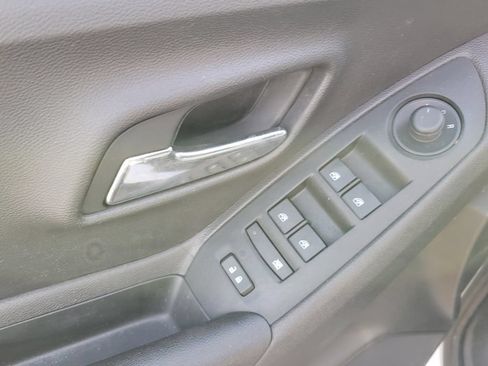 Used 2020 Chevrolet Trax LS w/ Tint and Cruise Package AWD/4WD image 19