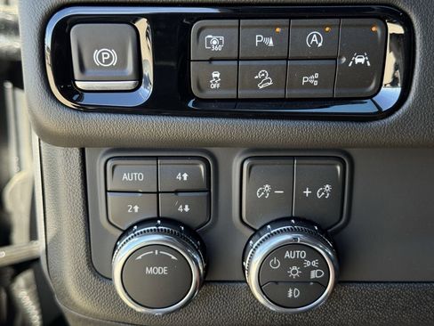 New 2026 GMC Yukon XL AT4 w/ AT4 Premium Package image 19