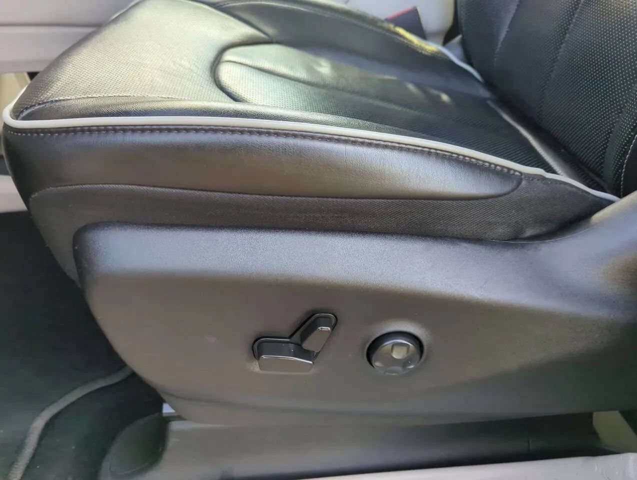 Used 2023 Chrysler Pacifica Limited FWD image 13