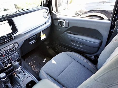 New 2025 Jeep Gladiator Sport image 26