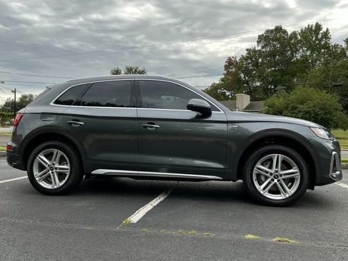 Used 2023 Audi Q5 e Premium w/ Convenience Package image 3