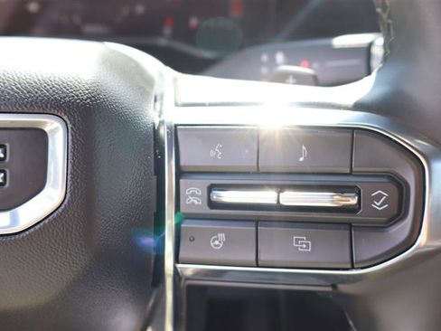 Used 2025 GMC Acadia Elevation image 19