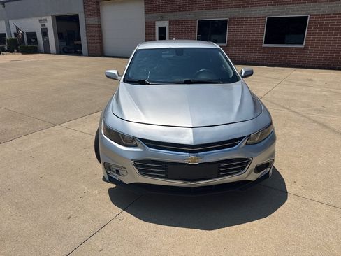 Used 2016 Chevrolet Malibu LT FWD image 2