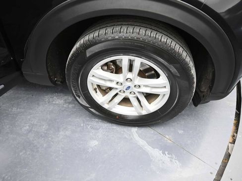 Used 2023 Ford Explorer XLT w/ Equipment Group 202A image 10