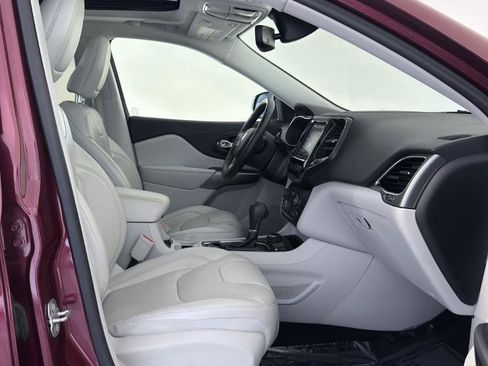 Used 2019 Jeep Cherokee Limited w/ Luxury Group AWD/4WD image 25