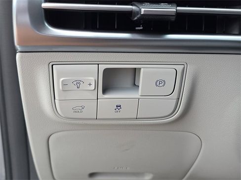 New 2025 Hyundai Tucson Limited image 27