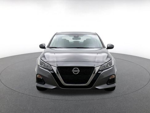 Used 2025 Nissan Altima 2.5 SV FWD image 2