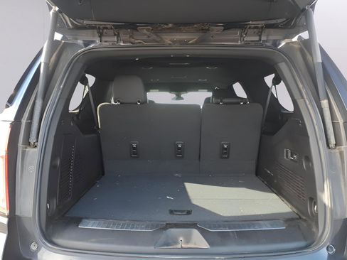 Used 2022 Chevrolet Suburban RST w/ Sport Performance Package image 11