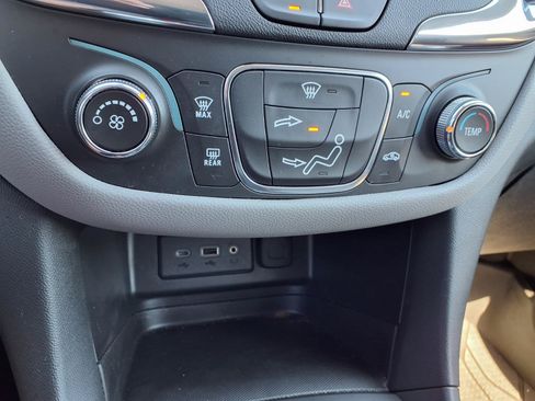 Used 2023 Chevrolet Equinox LS w/ LS Convenience Package FWD image 6