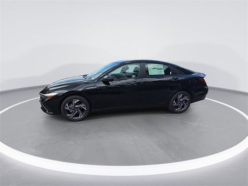 New 2025 Hyundai Elantra SEL image 4