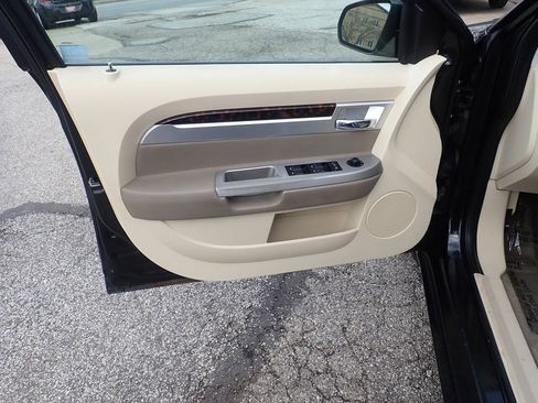 Used 2010 Chrysler Sebring Limited w/ Electronics Convenience Group FWD image 11