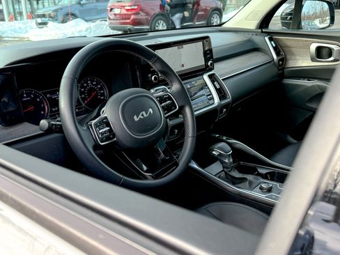 Used 2023 Kia Sorento S w/ Panoramic Sunroof Package image 10