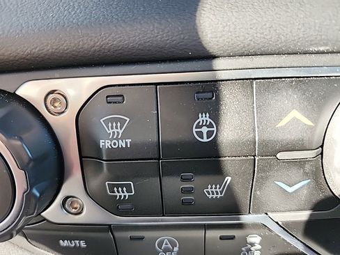 Certified 2024 Jeep Gladiator Mojave w/ Technology Group image 6