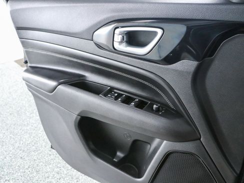 Used 2022 Jeep Compass Latitude FWD image 21