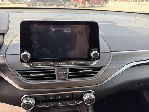 Used 2025 Nissan Altima 2.5 SV FWD image 24