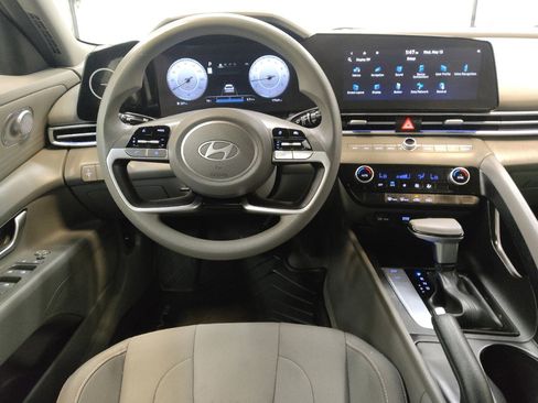 Used 2024 Hyundai Elantra SEL FWD image 22