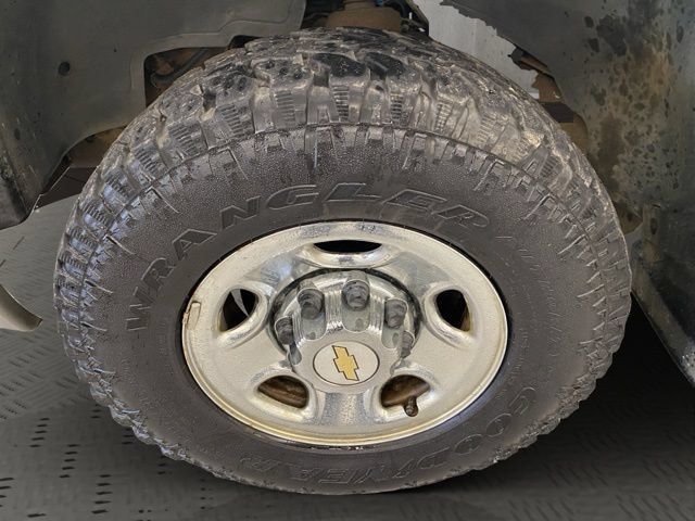 Used 2004 Chevrolet Silverado 2500 LS AWD/4WD image 14