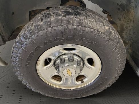 Used 2004 Chevrolet Silverado 2500 LS AWD/4WD image 14