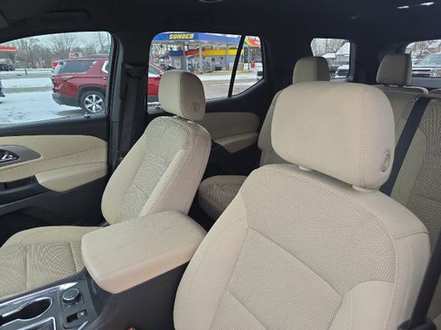 Used 2023 Chevrolet Traverse LS image 17