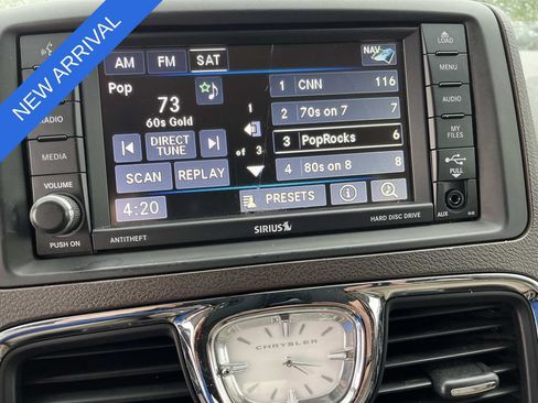 Used 2016 Chrysler Town & Country Touring w/ Driver Convenience Group FWD image 32