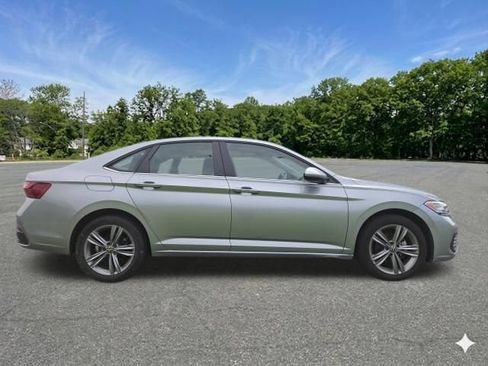 Used 2024 Volkswagen Jetta SE FWD image 5