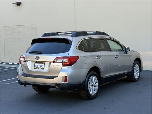 Used 2015 Subaru Outback 2.5i Premium AWD/4WD image 6