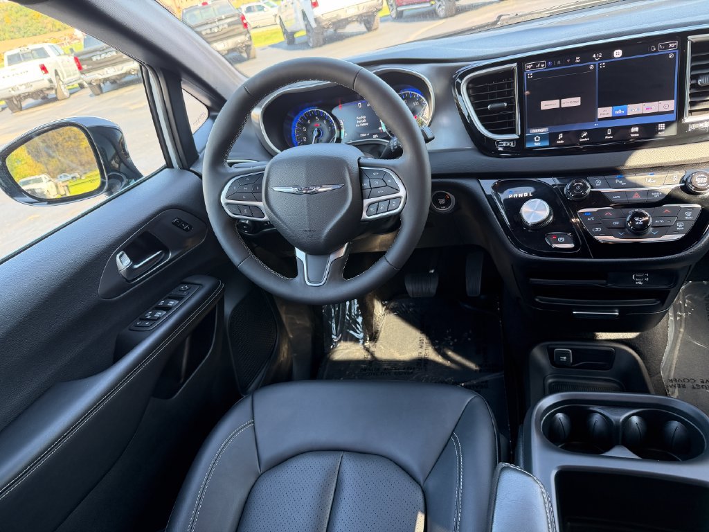 Used 2026 Chrysler Pacifica Select FWD image 22