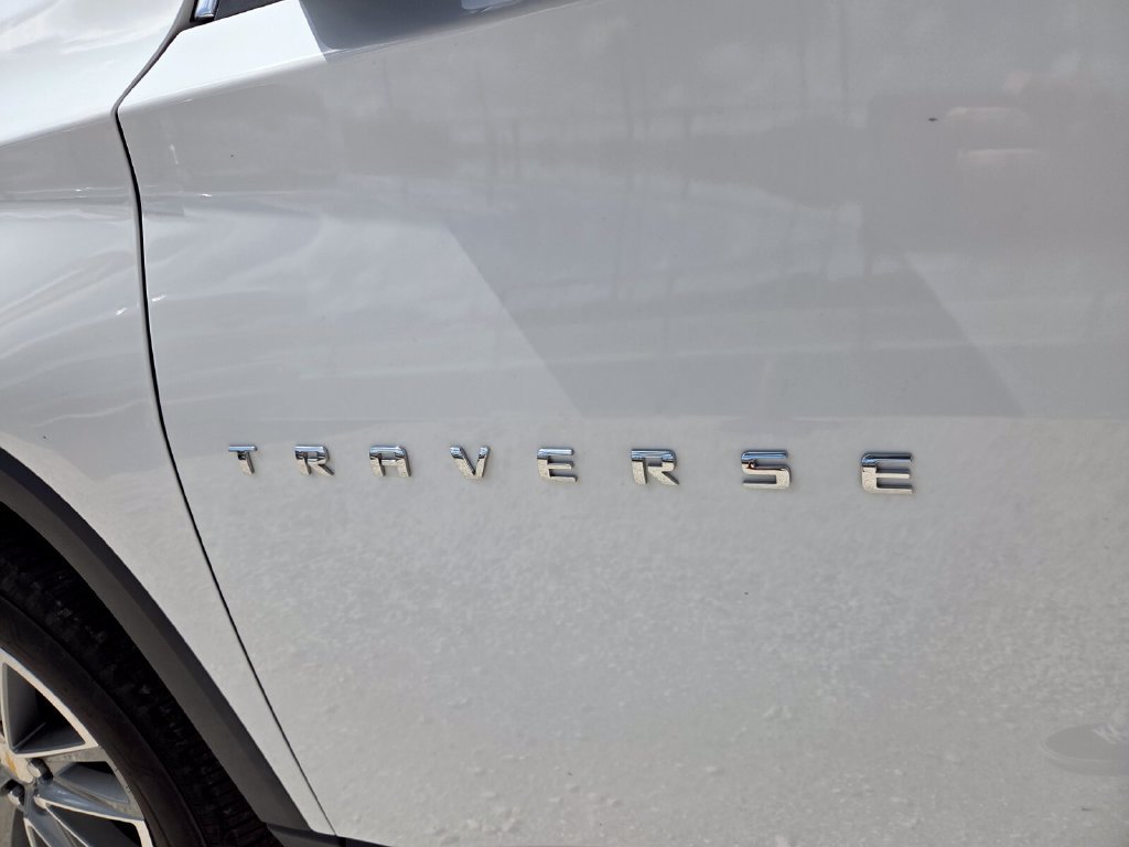 Used 2023 Chevrolet Traverse LT FWD image 3