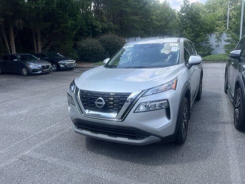 Certified 2023 Nissan Rogue SV FWD image 1