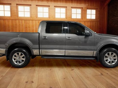 Used 2006 Lincoln Mark LT 4x4 image 2