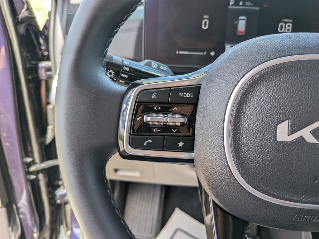 Certified 2026 Kia Carnival FWD image 31