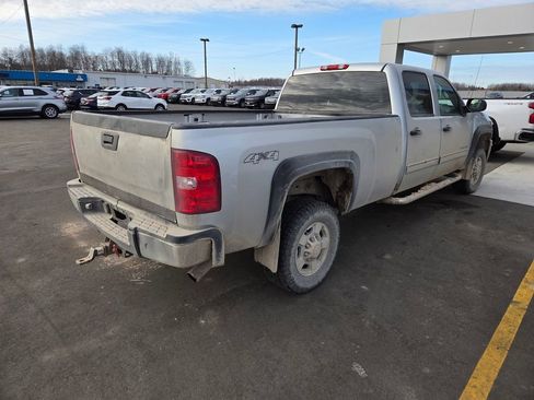 Used 2011 Chevrolet Silverado 2500 LT image 2