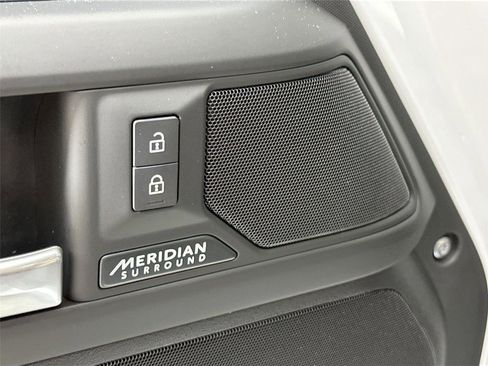 Certified 2026 Land Rover Defender 110 X-Dynamic SE AWD/4WD image 19