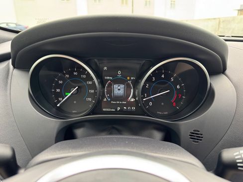 Used 2018 Jaguar F-PACE S image 15