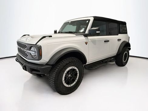 Used 2023 Ford Bronco Badlands AWD/4WD image 3