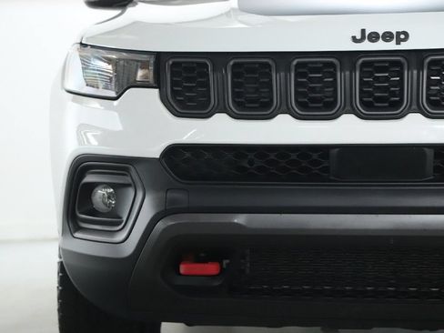 Used 2025 Jeep Compass Trailhawk AWD/4WD image 7