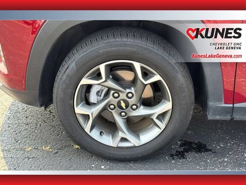 Used 2025 Chevrolet Trax LT w/ LT Convenience Package FWD image 13