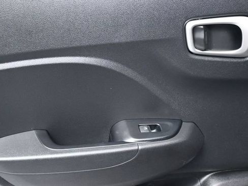 Used 2022 Hyundai Venue SEL FWD image 11