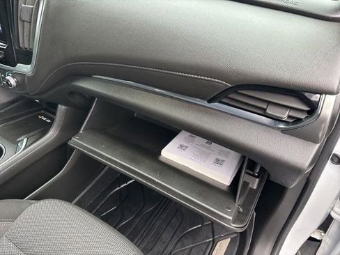 Used 2023 Chevrolet Traverse LT image 44