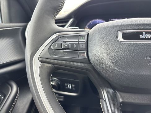 Used 2025 Jeep Grand Cherokee Altitude image 27