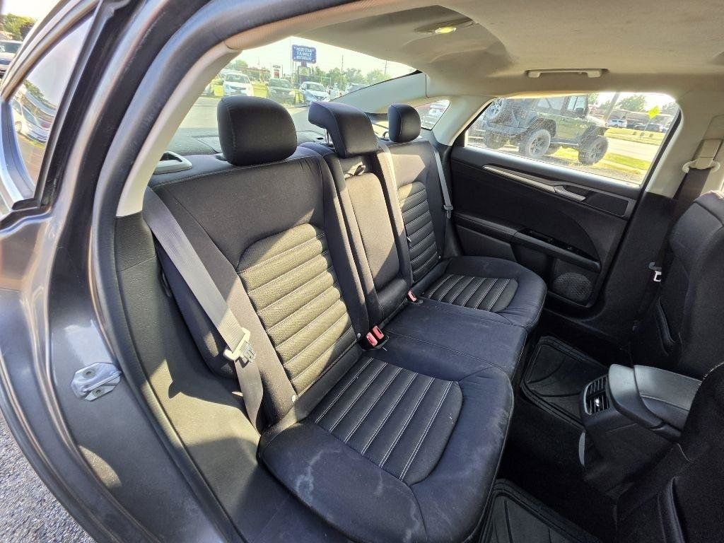 Used 2014 Ford Fusion SE FWD image 17