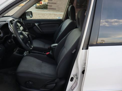 Used 2005 Toyota RAV4 4WD image 19