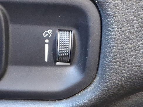 Used 2024 RAM 2500 Tradesman w/ Chrome Appearance Group image 24