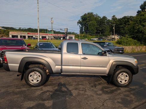 Used 2015 Toyota Tacoma 4x4 Access Cab w/ Convenience Package image 9
